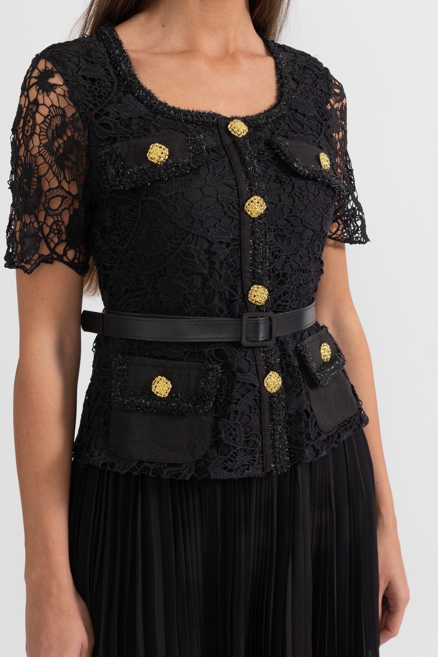 Vestido Elegante de Manga Curta com Top de Renda e Saia Larga - Preto