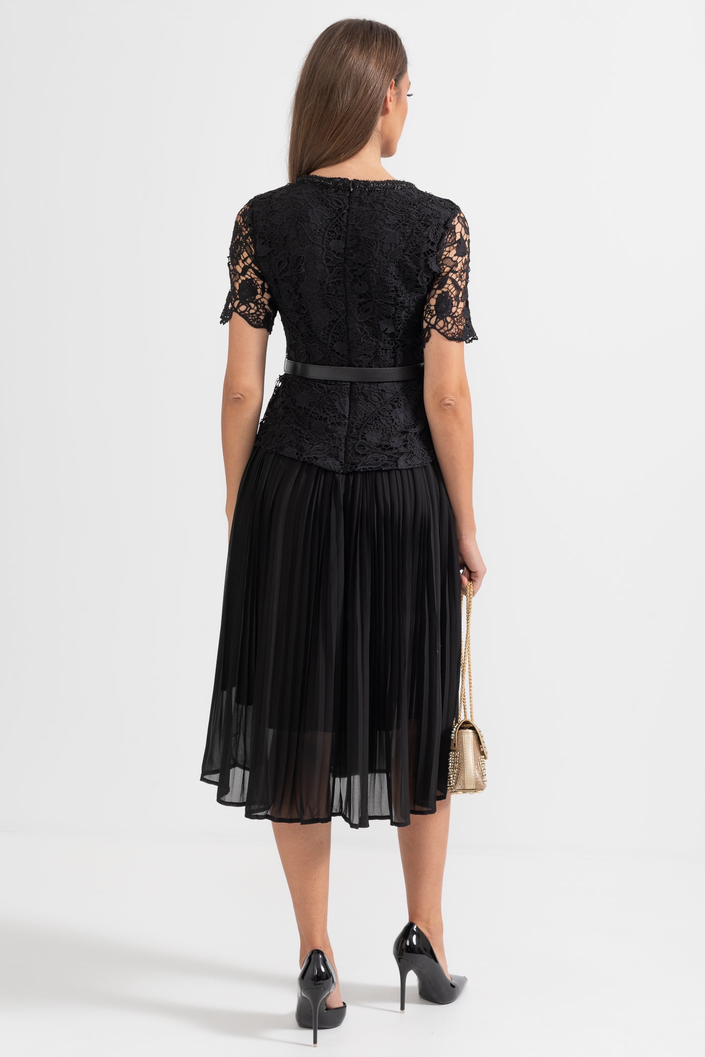 Vestido Elegante de Manga Curta com Top de Renda e Saia Larga - Preto