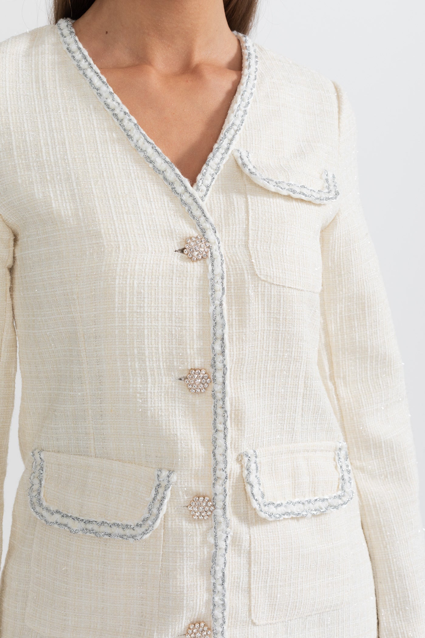 Vestido Moderno com Costura Prateada - Branco