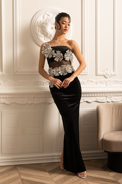 Vestido Elegante Com Acentos de Flores Prateadas e Saia Maxi - Preto