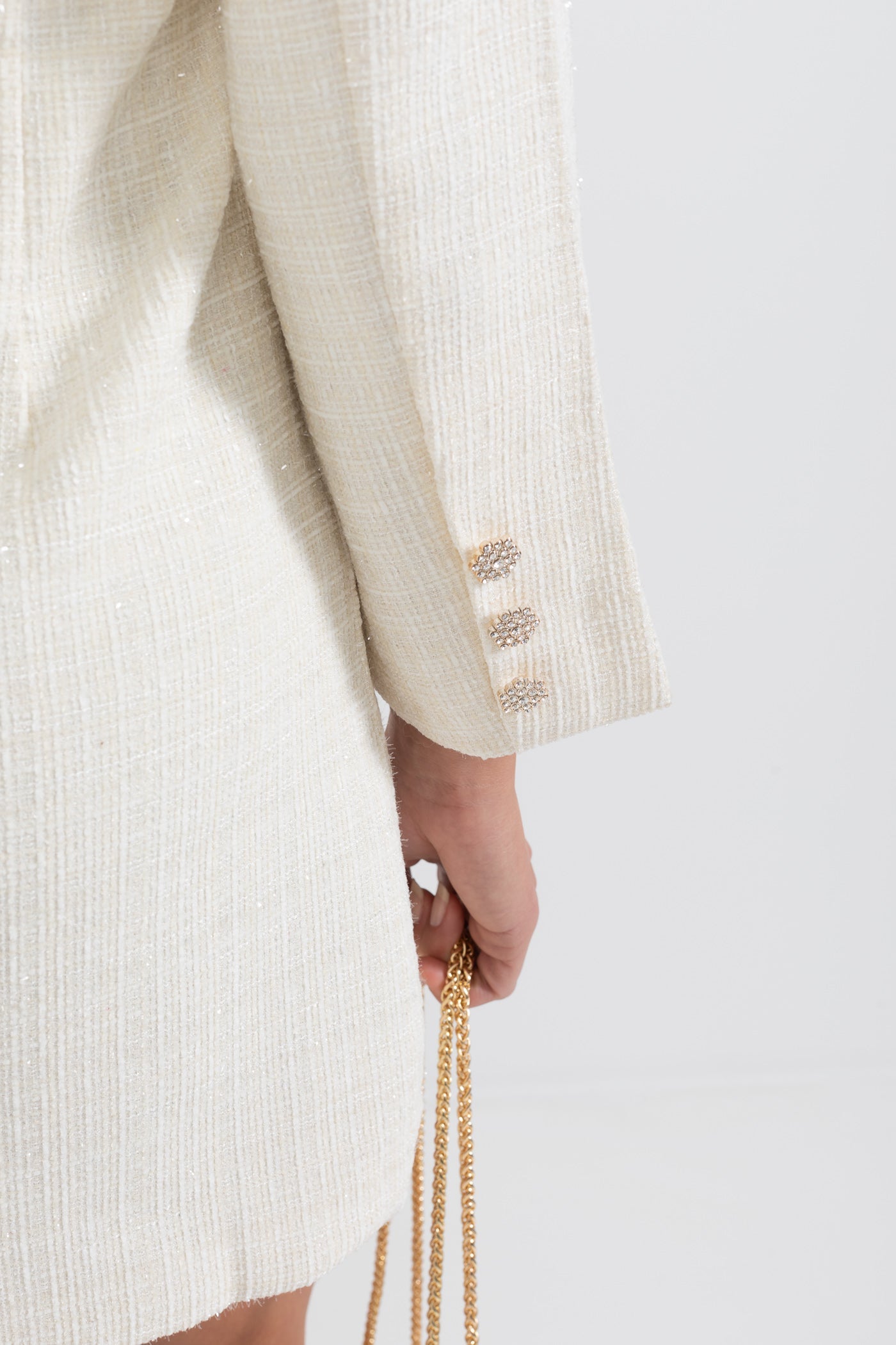 Vestido Moderno com Costura Prateada - Branco
