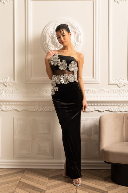 Vestido Elegante Com Acentos de Flores Prateadas e Saia Maxi - Preto