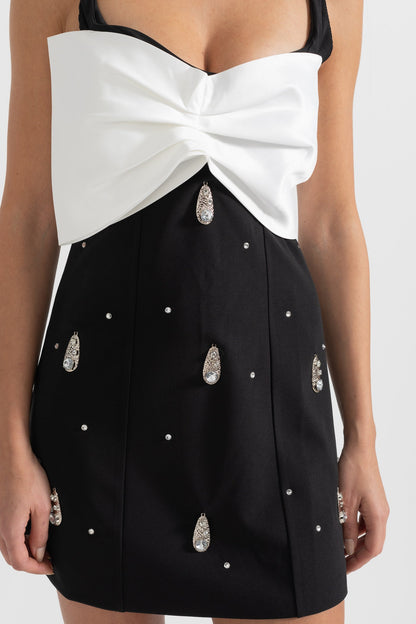 Vestido Mini Decorado Com Laço Branco no Decote - Preto