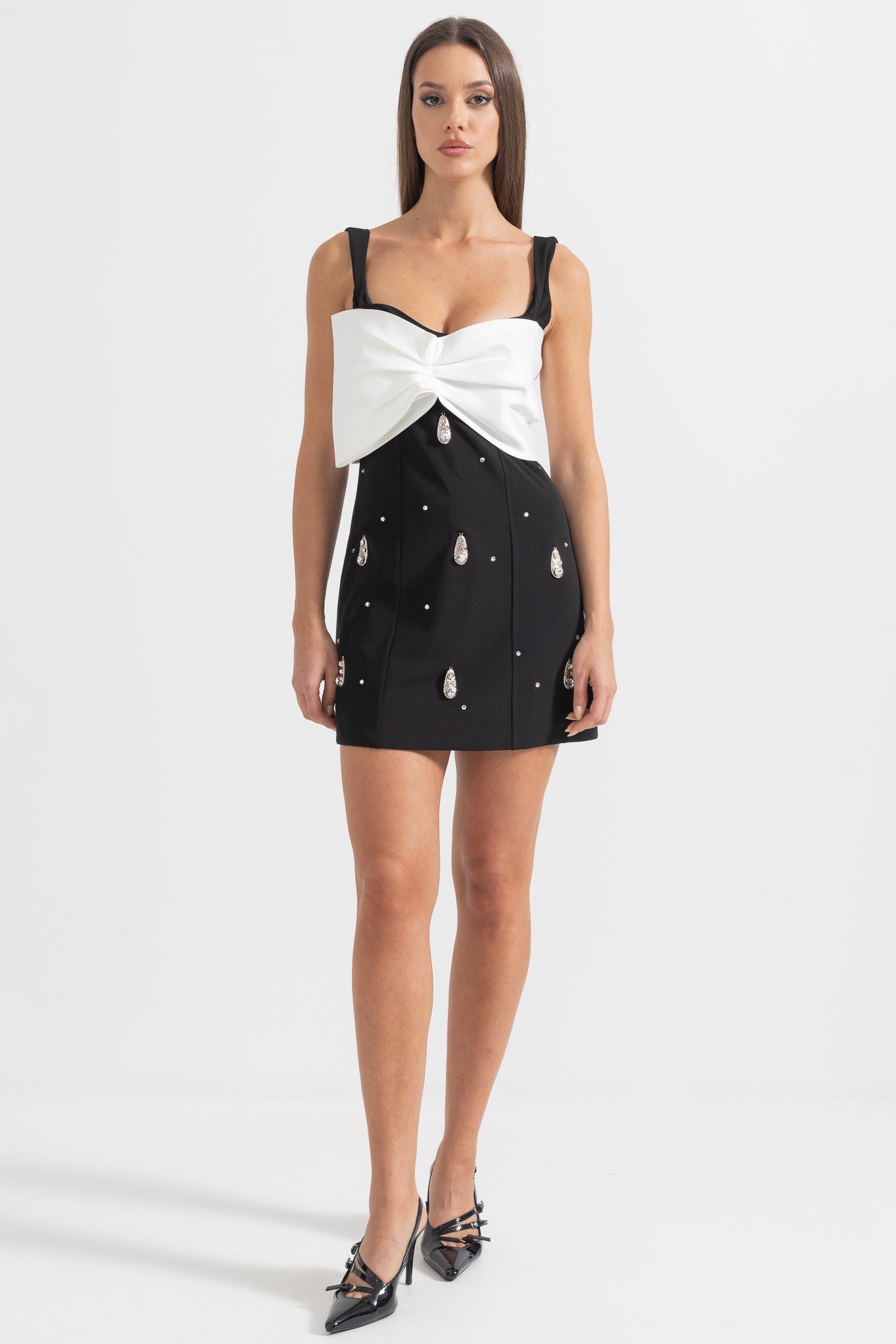 Vestido Mini Decorado Com Laço Branco no Decote - Preto