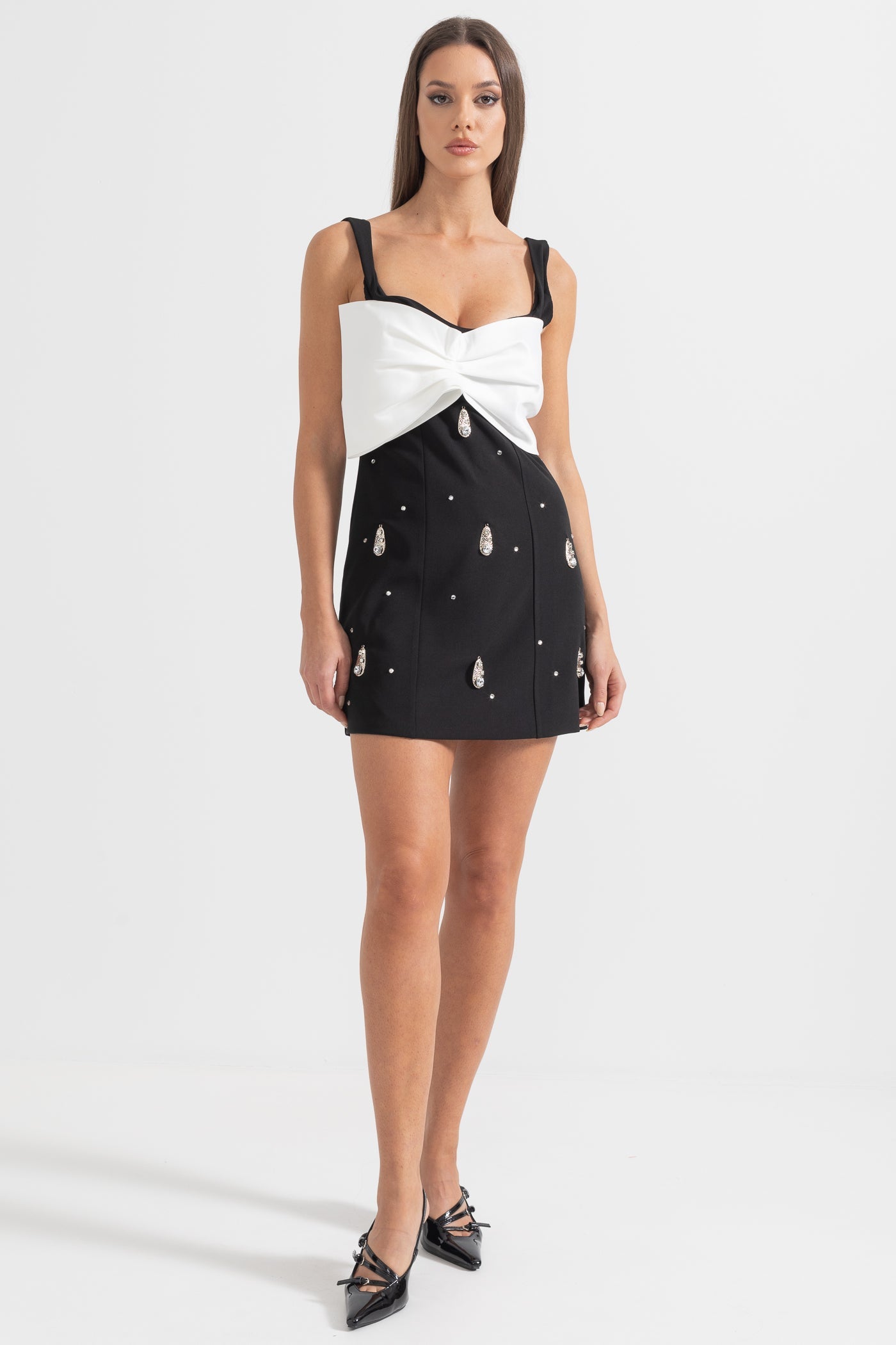 Vestido Mini Decorado Com Laço Branco no Decote - Preto
