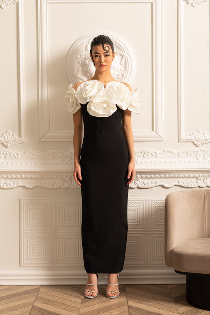 Vestido Justo com Grandes Aplicações Florais Brancas - Preto