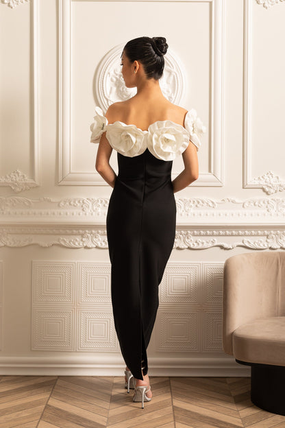 Vestido Justo com Grandes Aplicações Florais Brancas - Preto