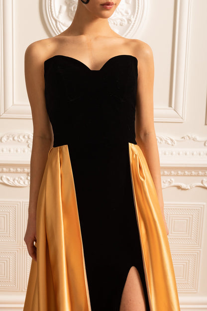 Vestido de Veludo com Corpete Ajustado e Saia Fluida de Cetim Dourado - Preto