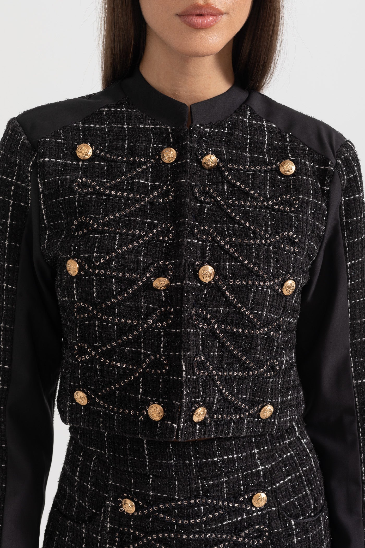 Conjunto de Tweed em Duas Peças com Padrão Quadrado e Detalhes Dourados - Preto