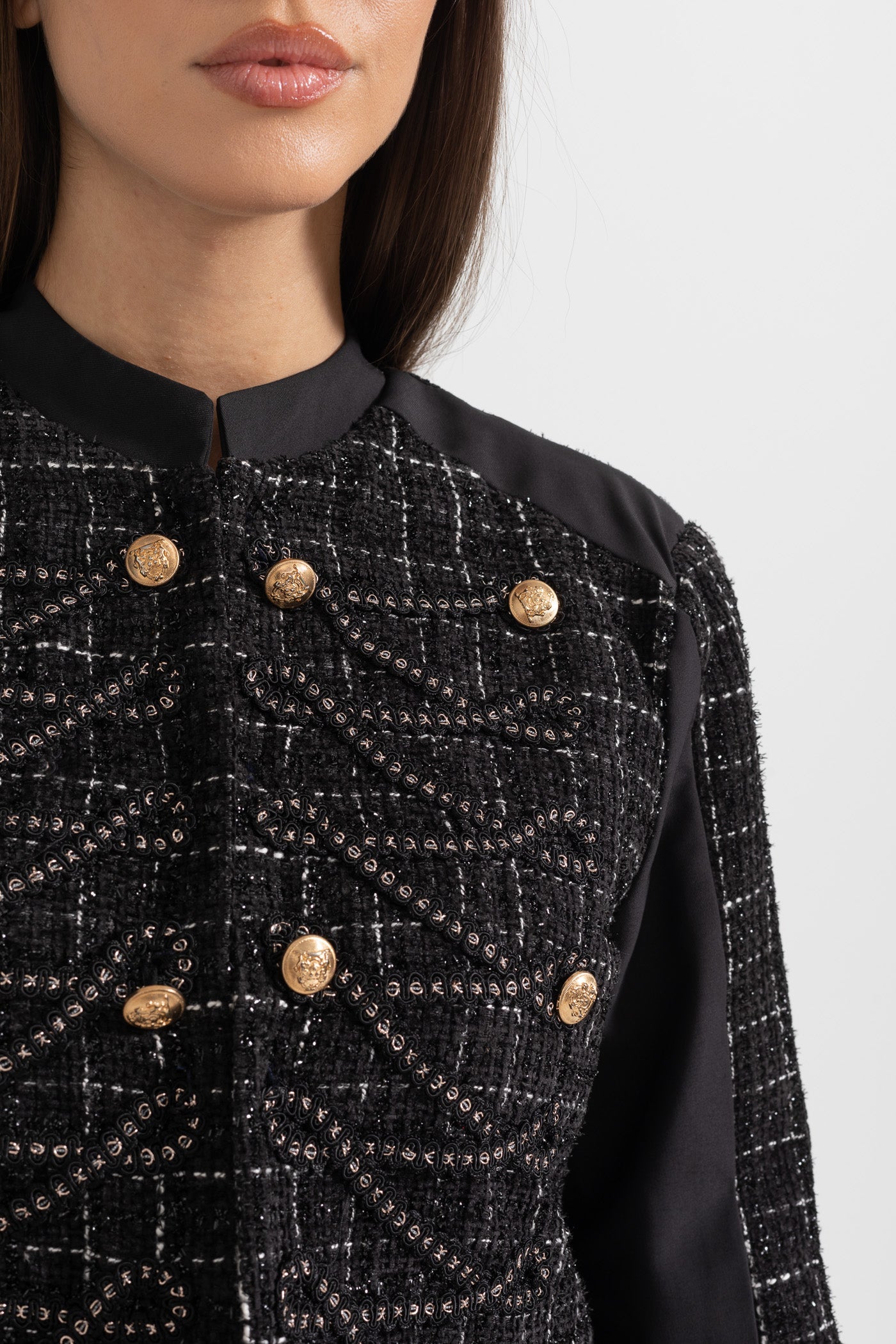 Conjunto de Tweed em Duas Peças com Padrão Quadrado e Detalhes Dourados - Preto
