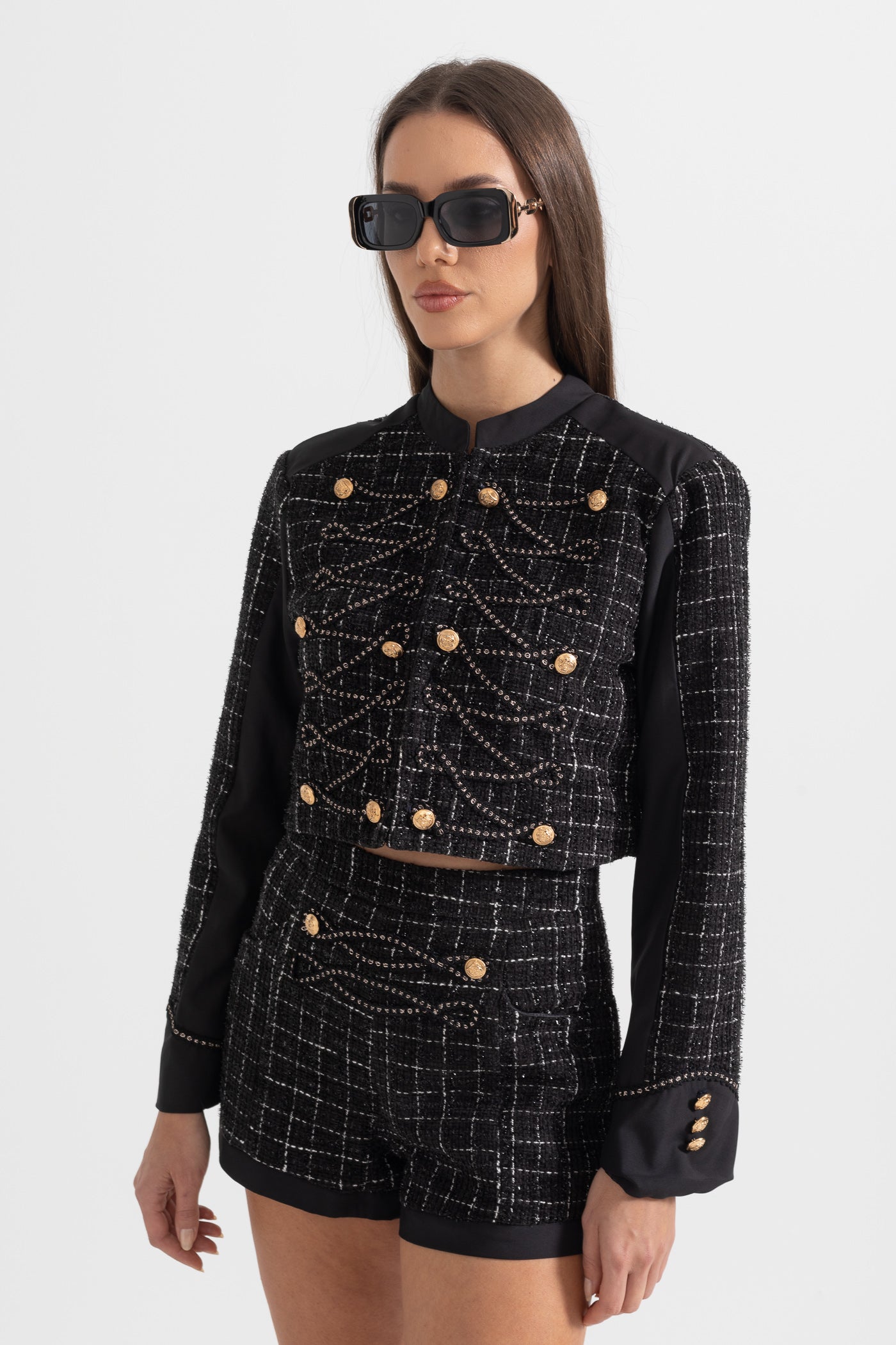 Conjunto de Tweed em Duas Peças com Padrão Quadrado e Detalhes Dourados - Preto