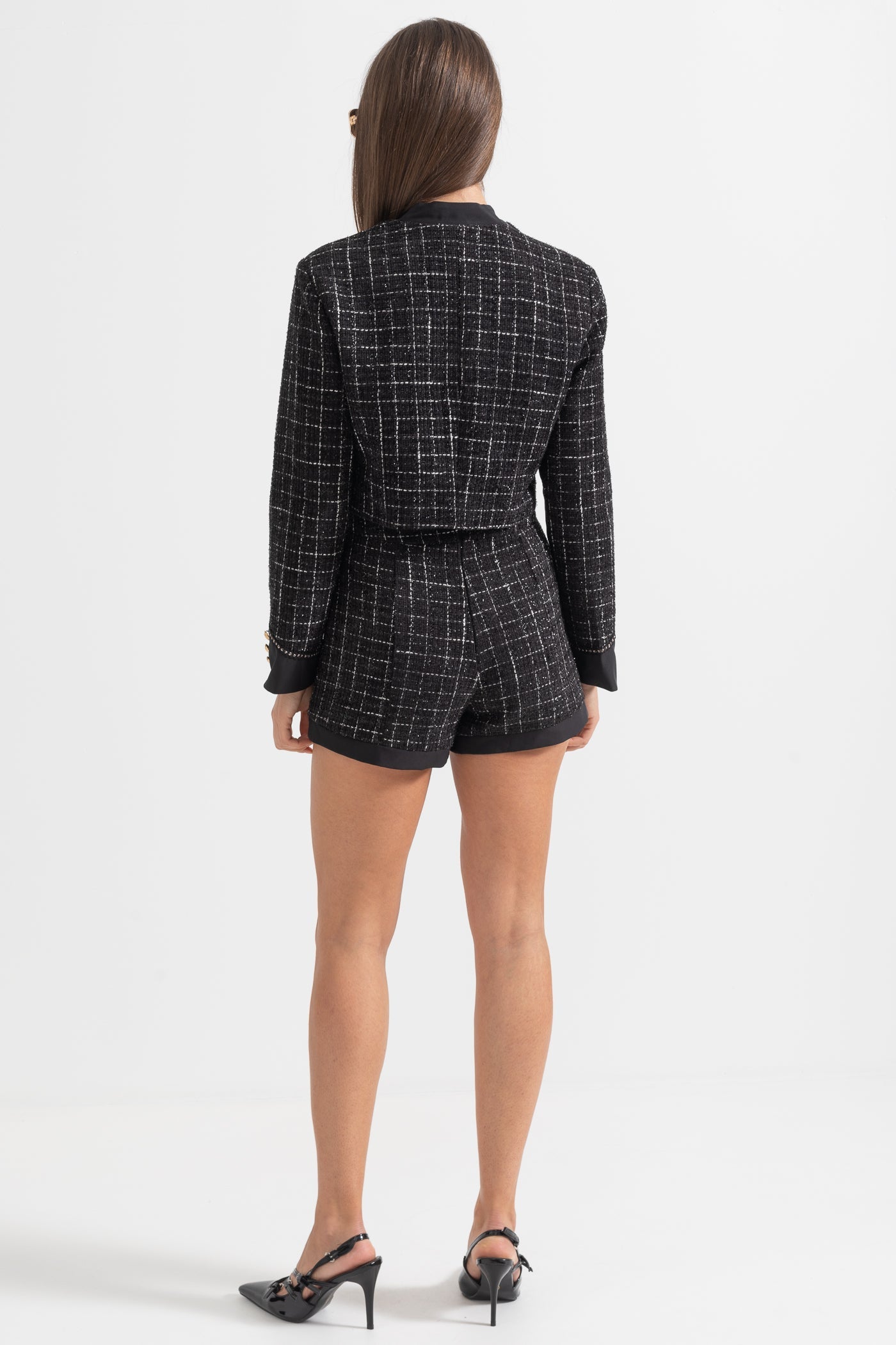 Conjunto de Tweed em Duas Peças com Padrão Quadrado e Detalhes Dourados - Preto