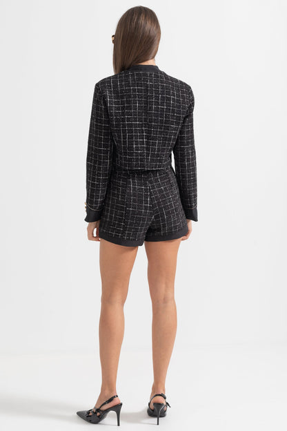 Conjunto de Tweed em Duas Peças com Padrão Quadrado e Detalhes Dourados - Preto
