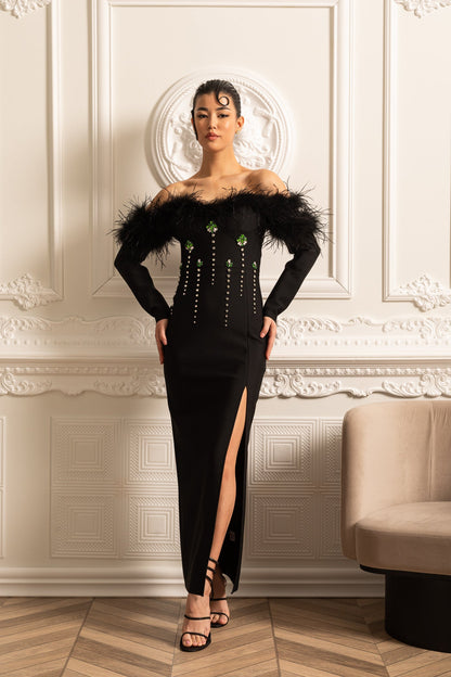 Vestido Adornado com Penas e Brilhos com Fenda Lateral Alta - Preto