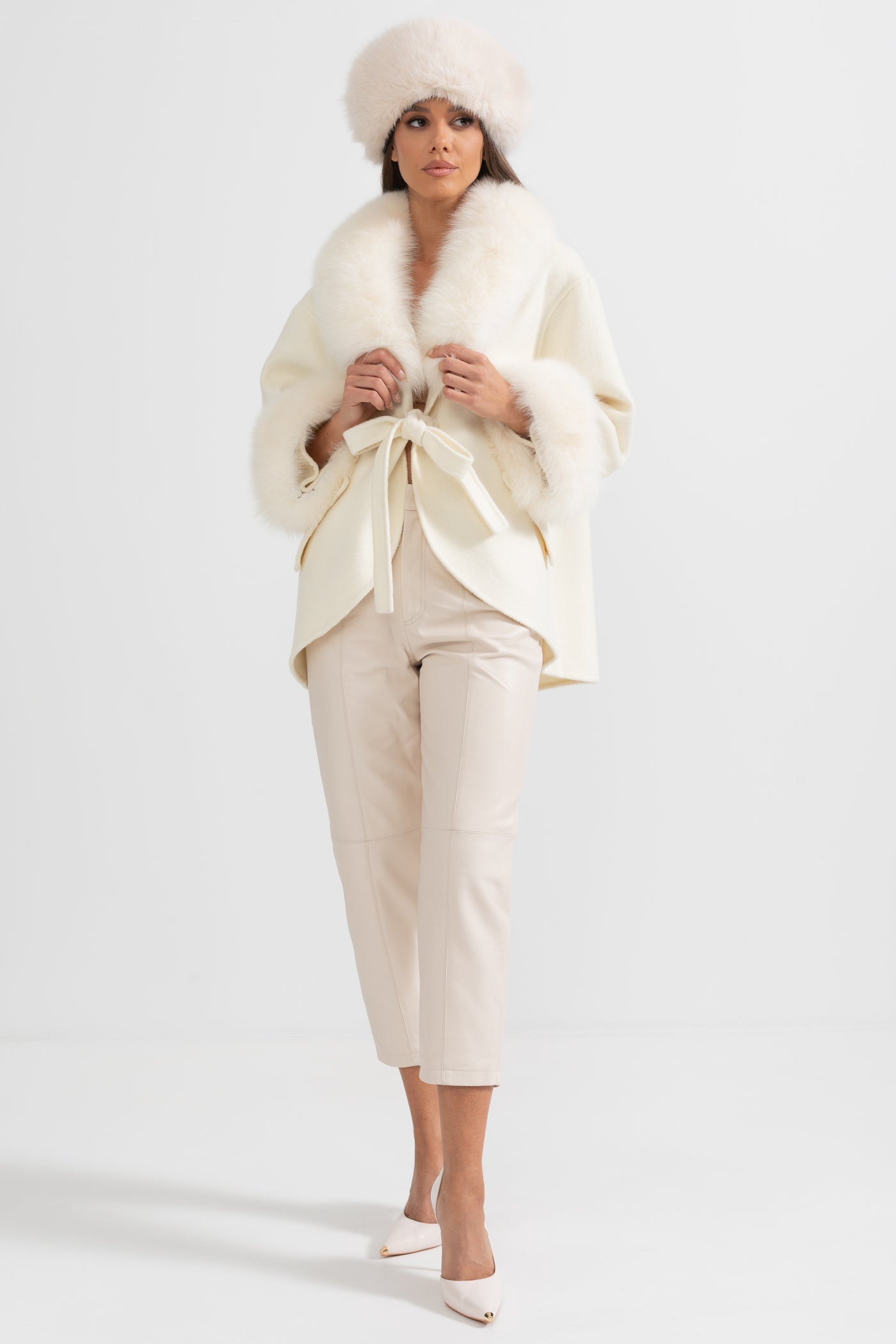 Casaco de Cashmere com Gola de Pelo de Raposa Oversized - Branco Sujo