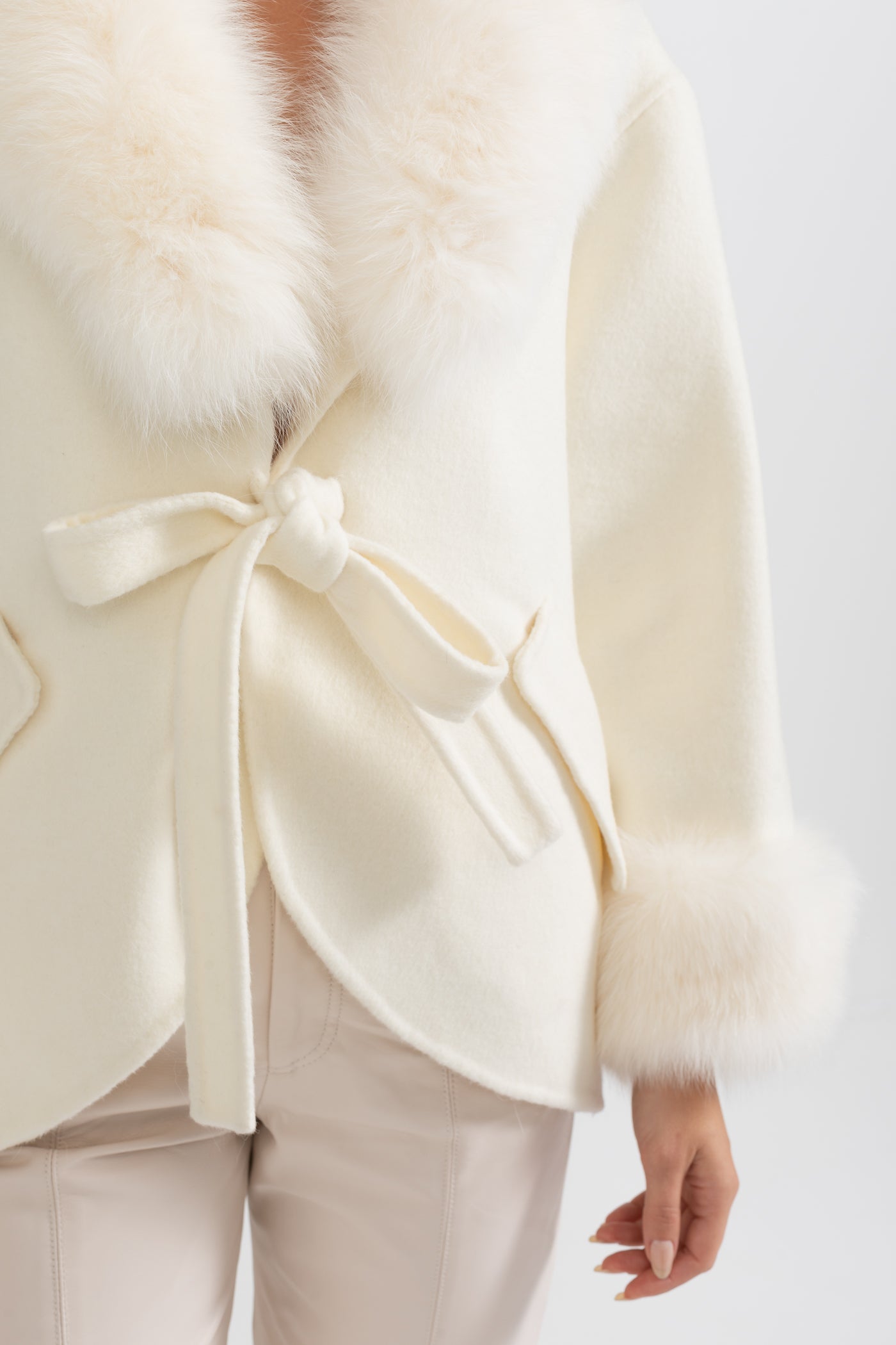 Casaco de Cashmere com Gola de Pelo de Raposa Oversized - Branco Sujo