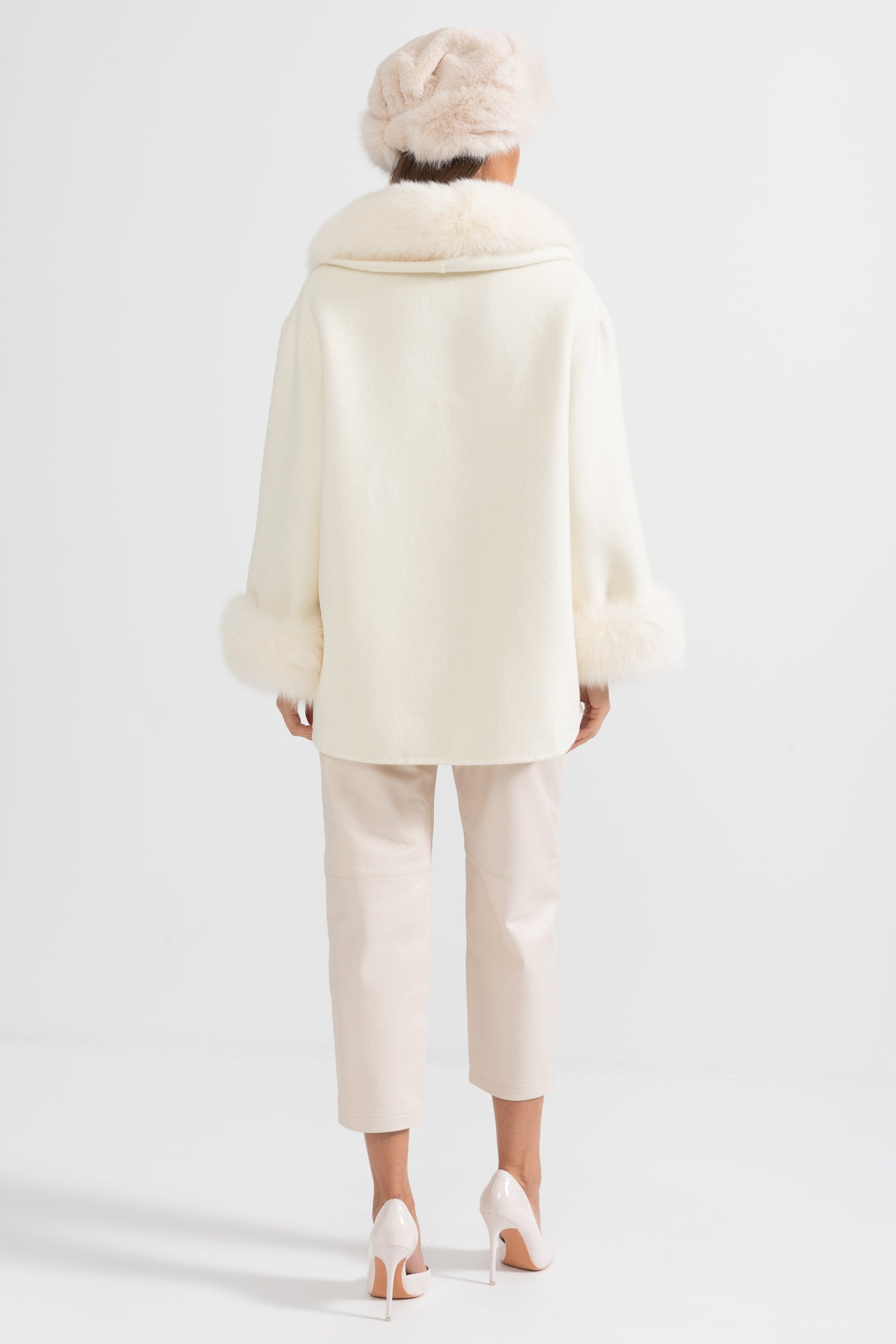 Casaco de Cashmere com Gola de Pelo de Raposa Oversized - Branco Sujo