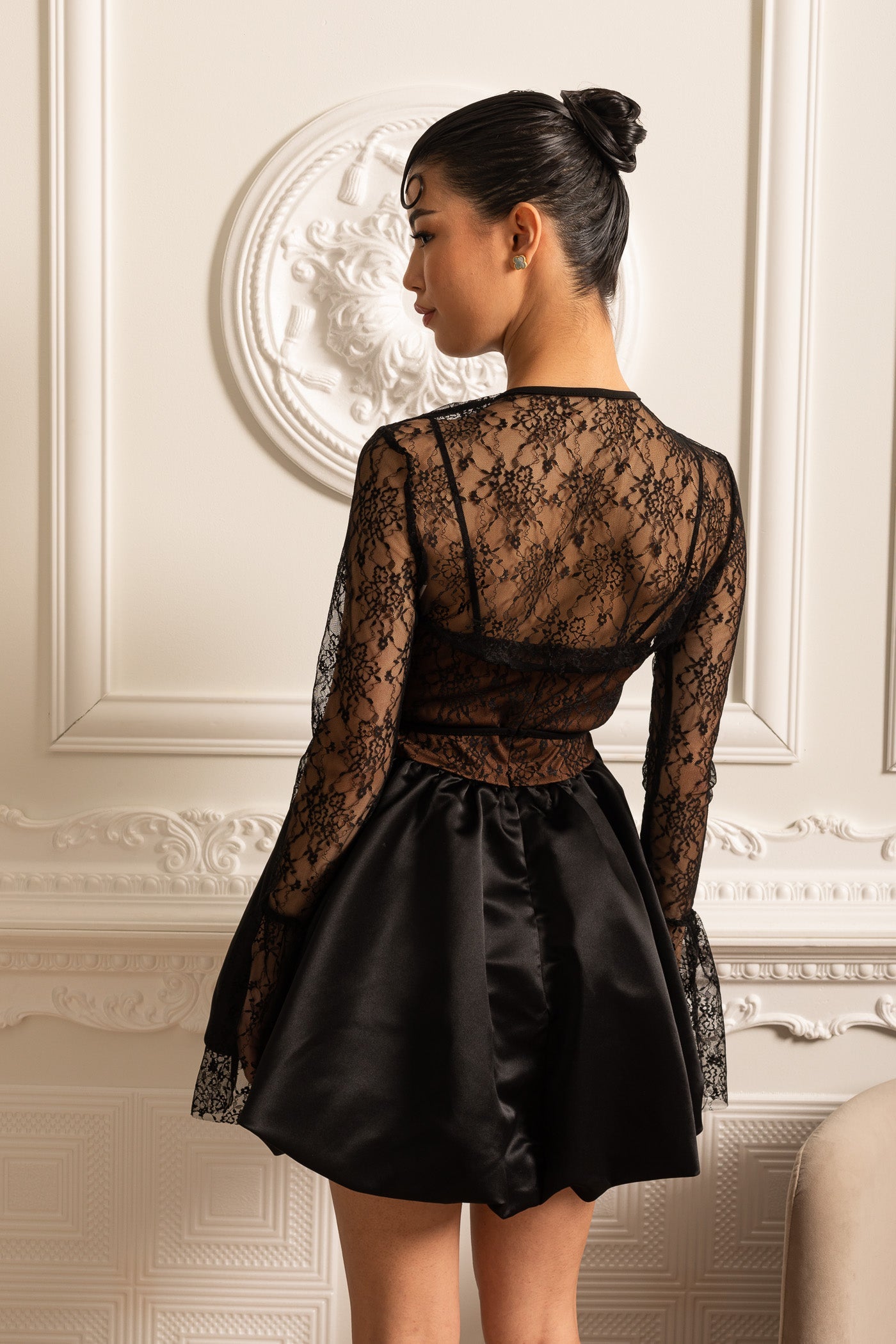Vestido Mini de Corset em Renda com Decote de Laço - Preto