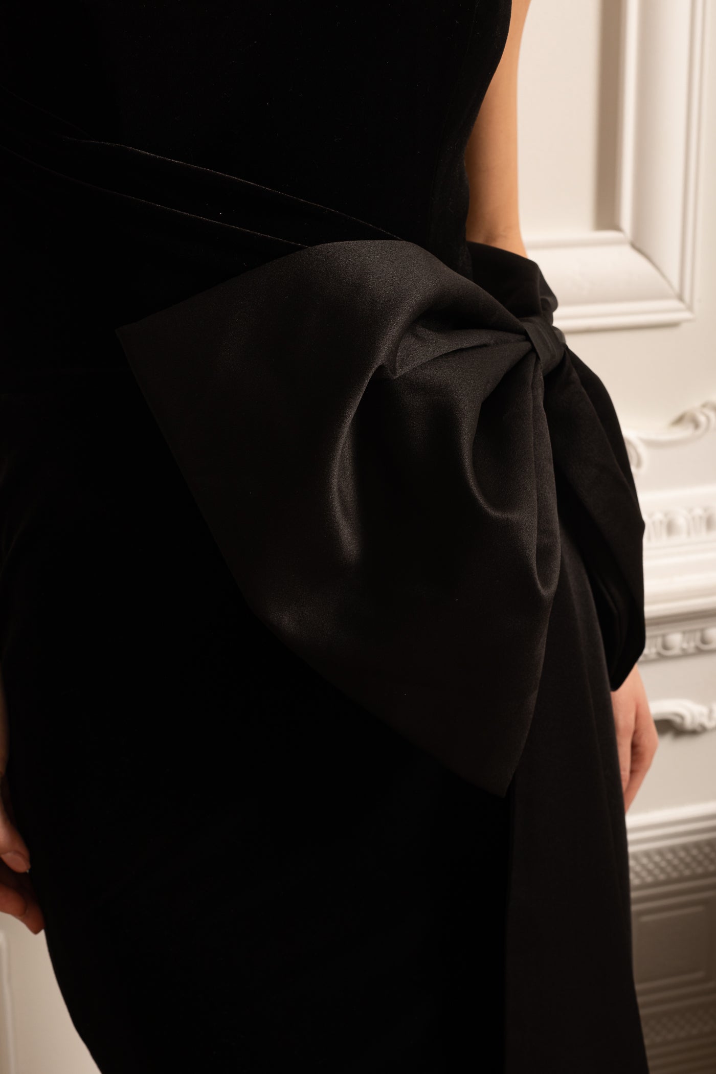 Vestido Elegante Sem Alças Com Laço de Cetim Drapeado - Preto