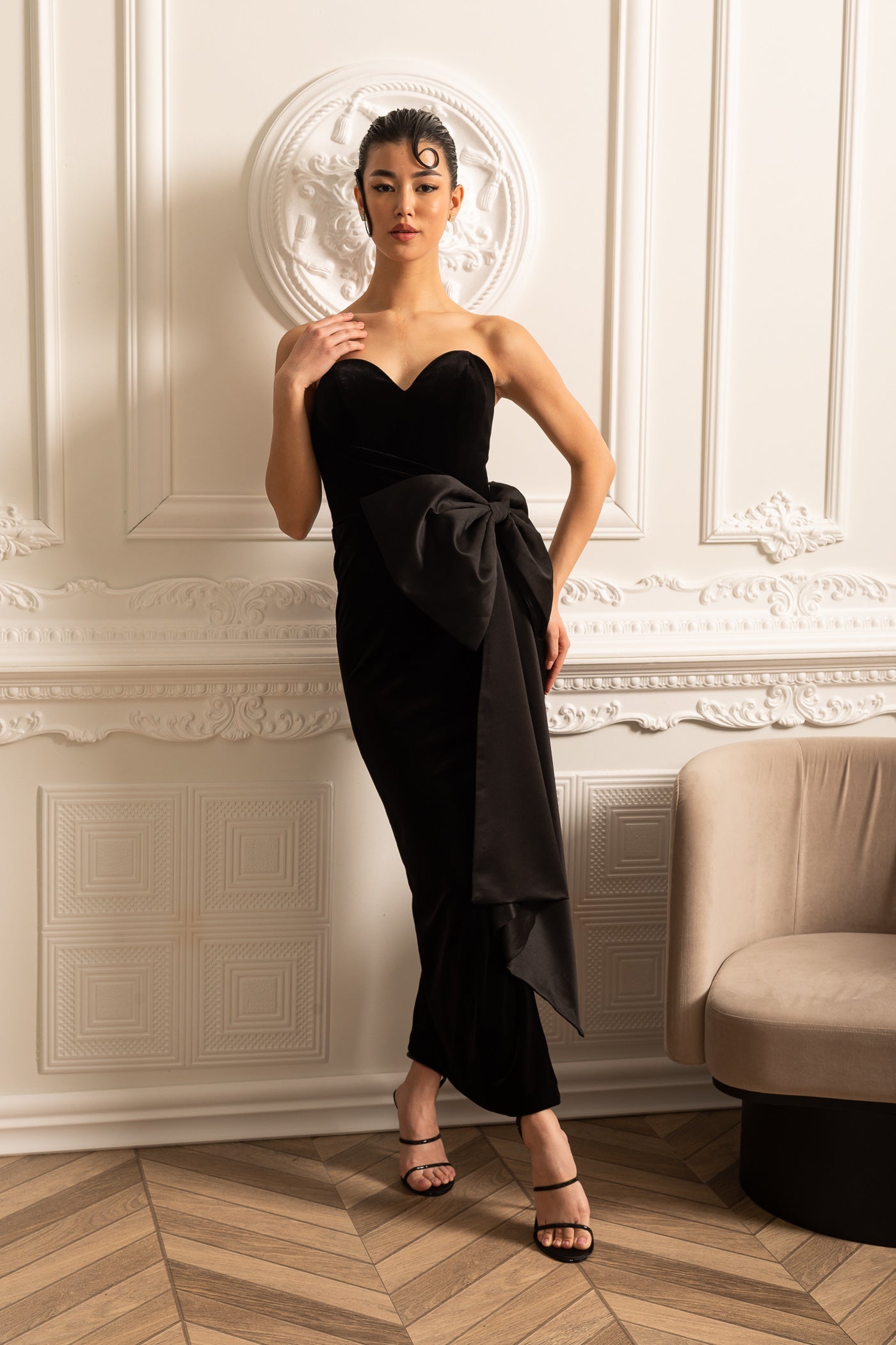 Vestido Elegante Sem Alças Com Laço de Cetim Drapeado - Preto
