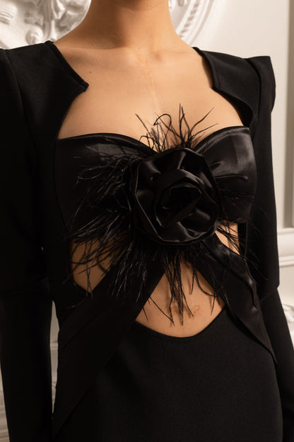 Vestido Elegante de Manga Longa com Ombros Estruturados e Corte Frontal - Preto