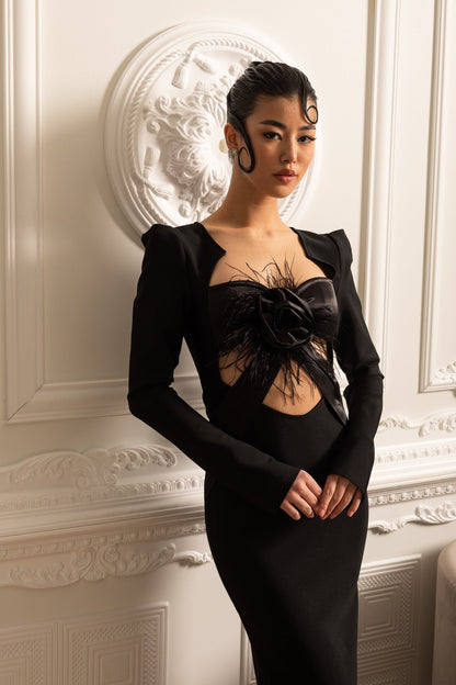 Vestido Elegante de Manga Longa com Ombros Estruturados e Corte Frontal - Preto