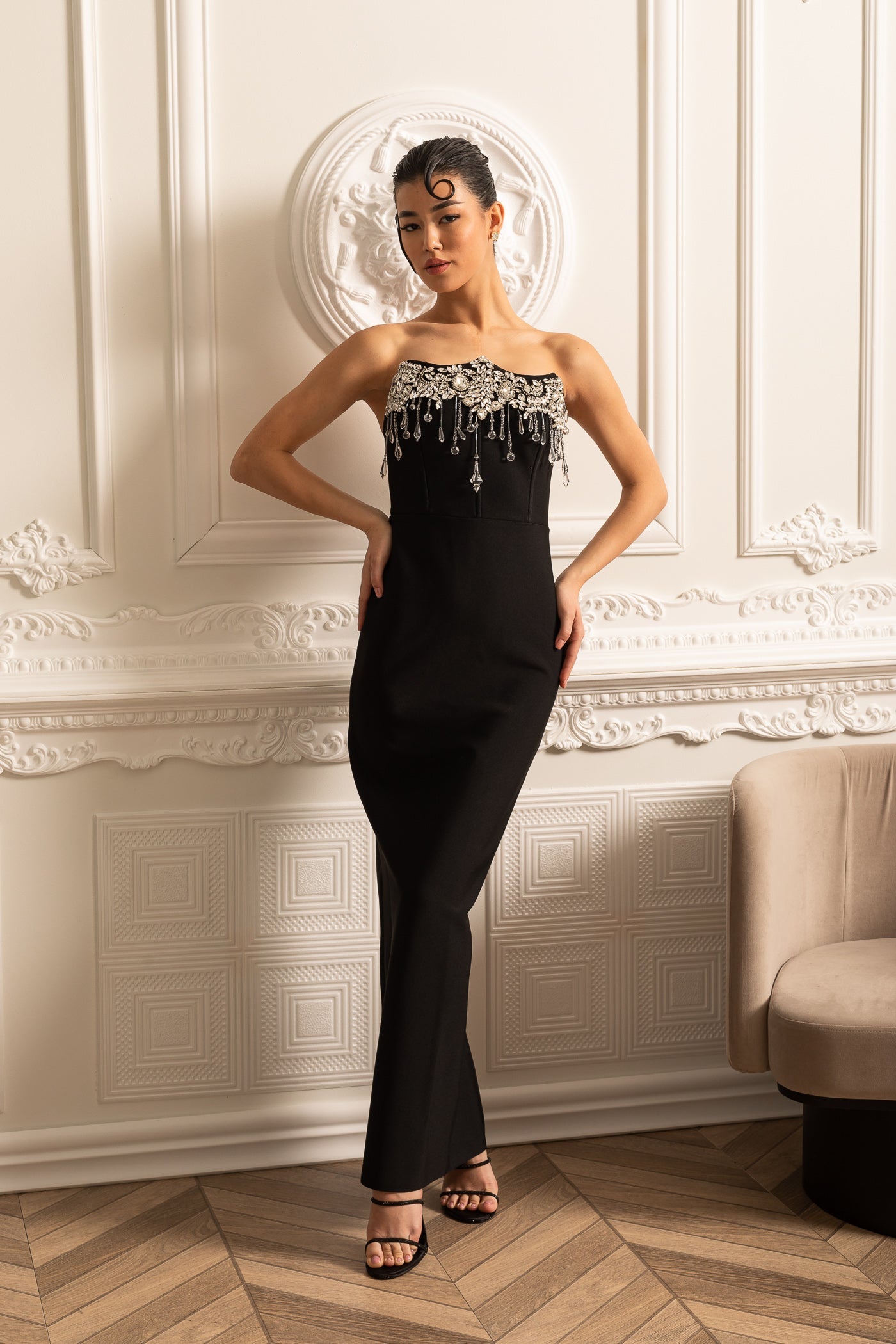 Vestido Elegante Justo com Brilhos Prateados - Preto
