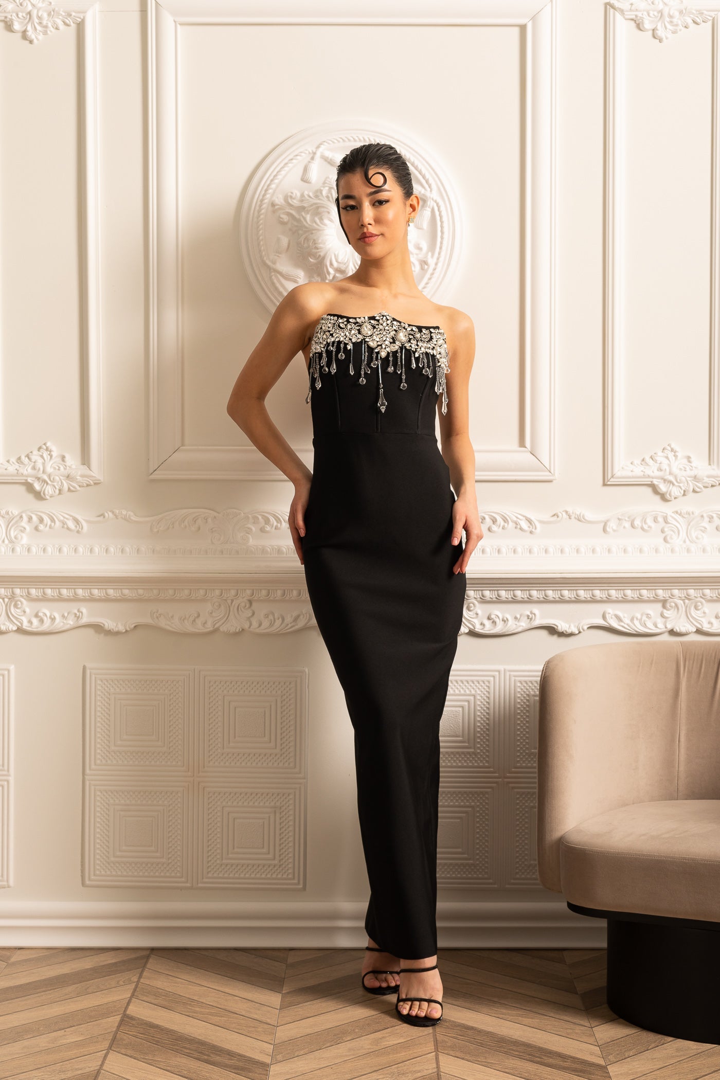 Vestido Elegante Justo com Brilhos Prateados - Preto