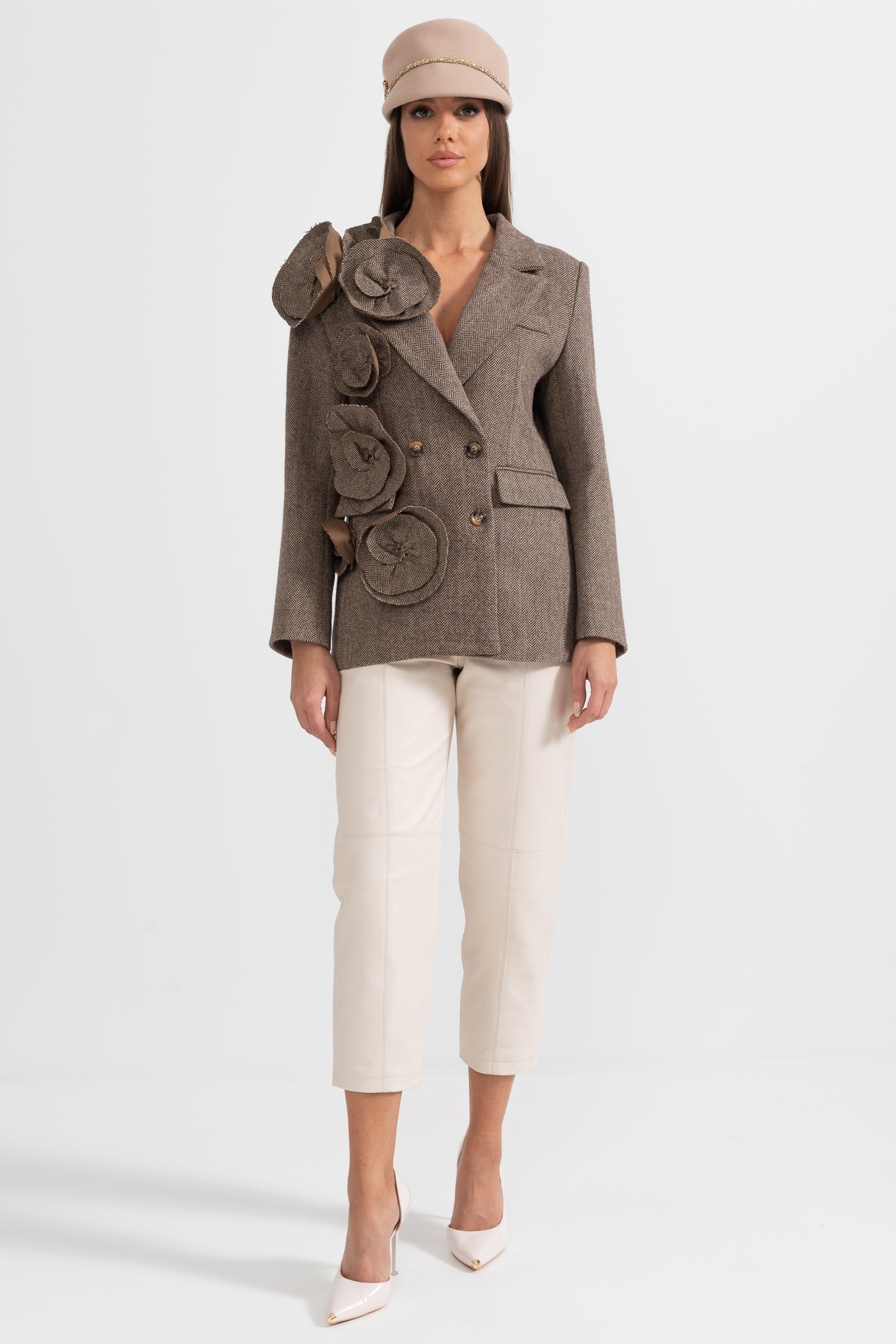 Blazer de Tweed Duplo com Aplicações Florais - Castanho