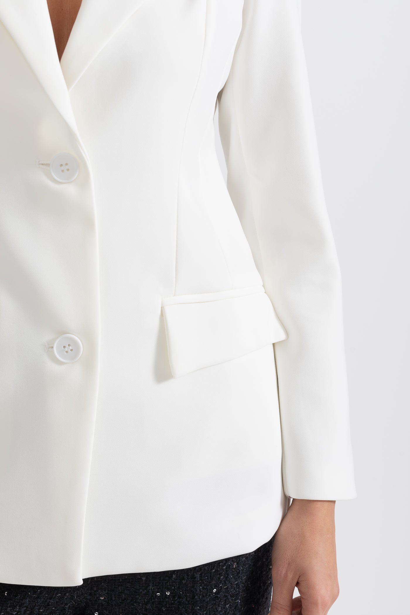 Blazer Ajustado Com Faixa Cruzada no Peito - Branco
