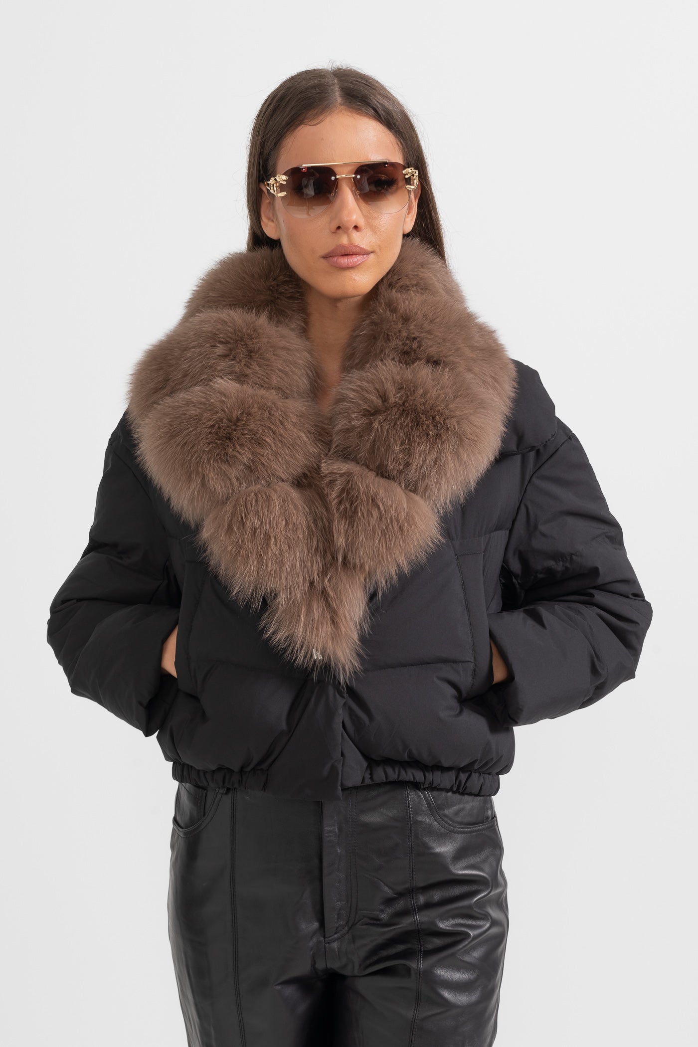 Casaco Puffer Com Capuz Forrado de Pele de Raposa Castanha - Preto