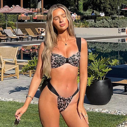 Kynlee | Traje de Bikini de Dois Peças com Três Pontos