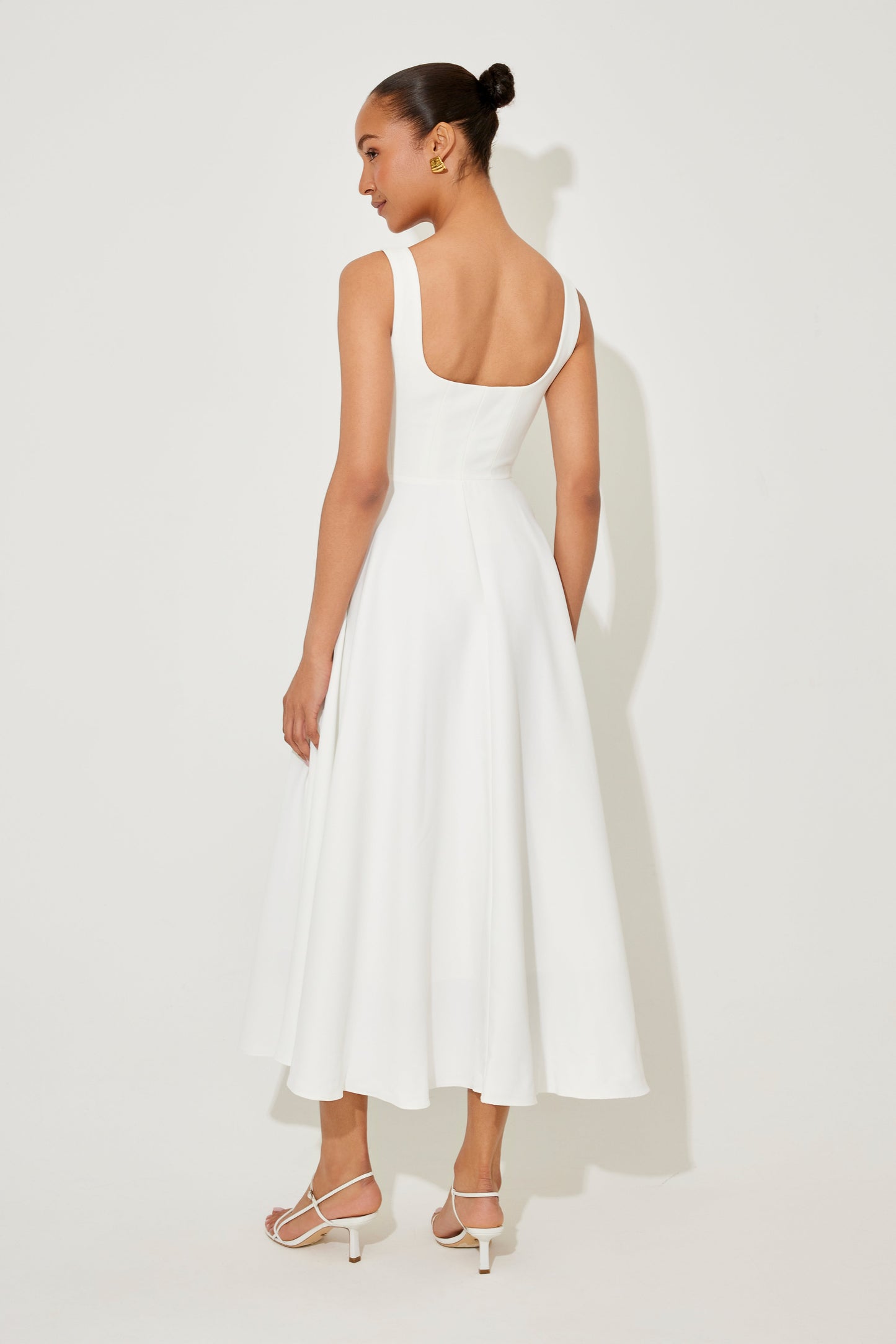 Amelia™ | Vestido midi fluido e atemporal