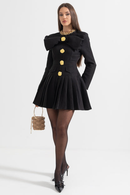 Vestido Botonado Com Grandes Botões Decorativos Dourados E Laço No Decote - Preto