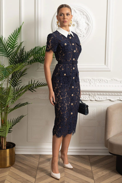 Vestido Midi de Renda Floral com Colarinho Estruturado e Cintura Cintada - Azul Marinho