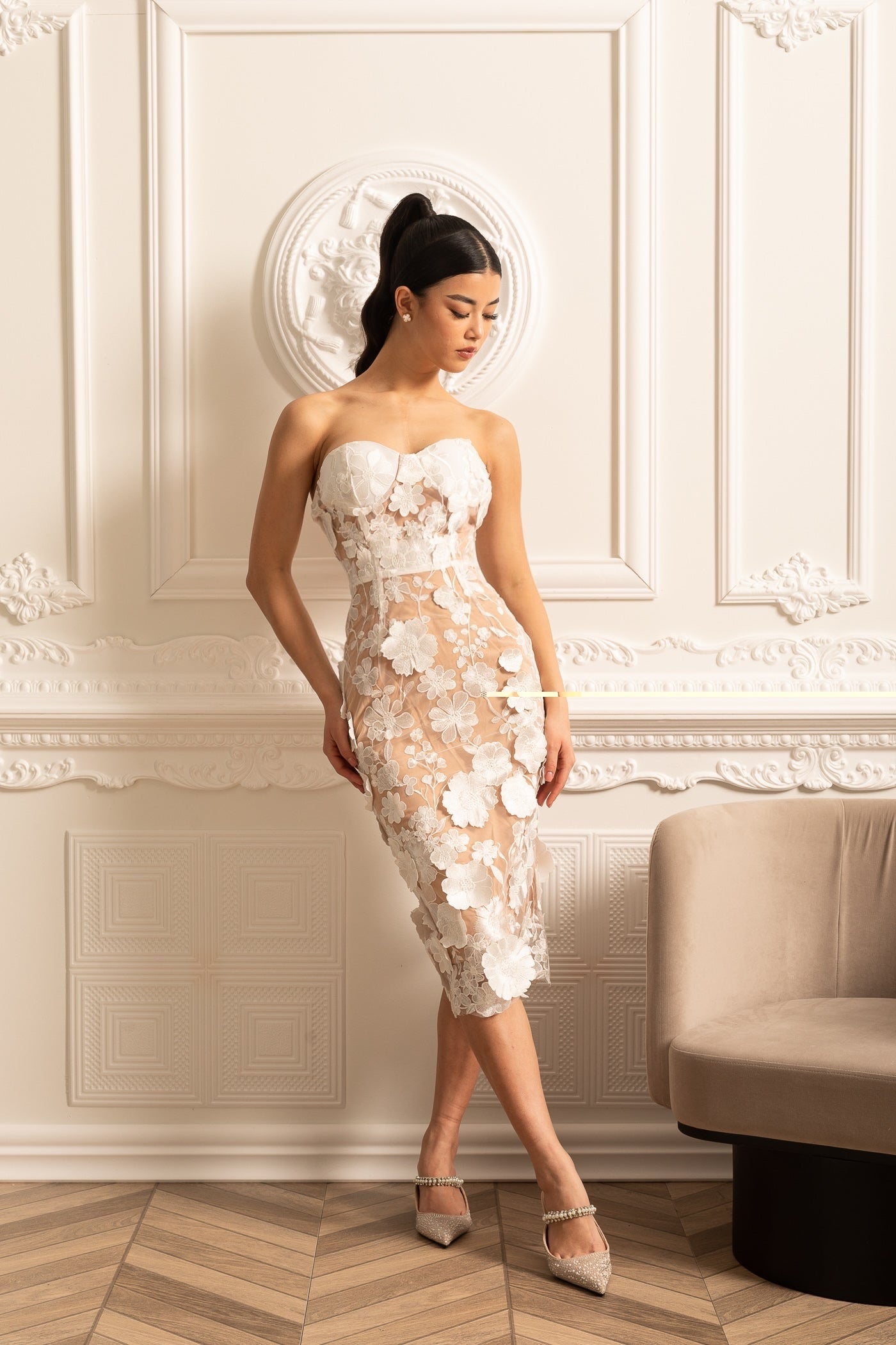 Vestido Transparente Bordado Com Padrão Floral Intricado - Branco