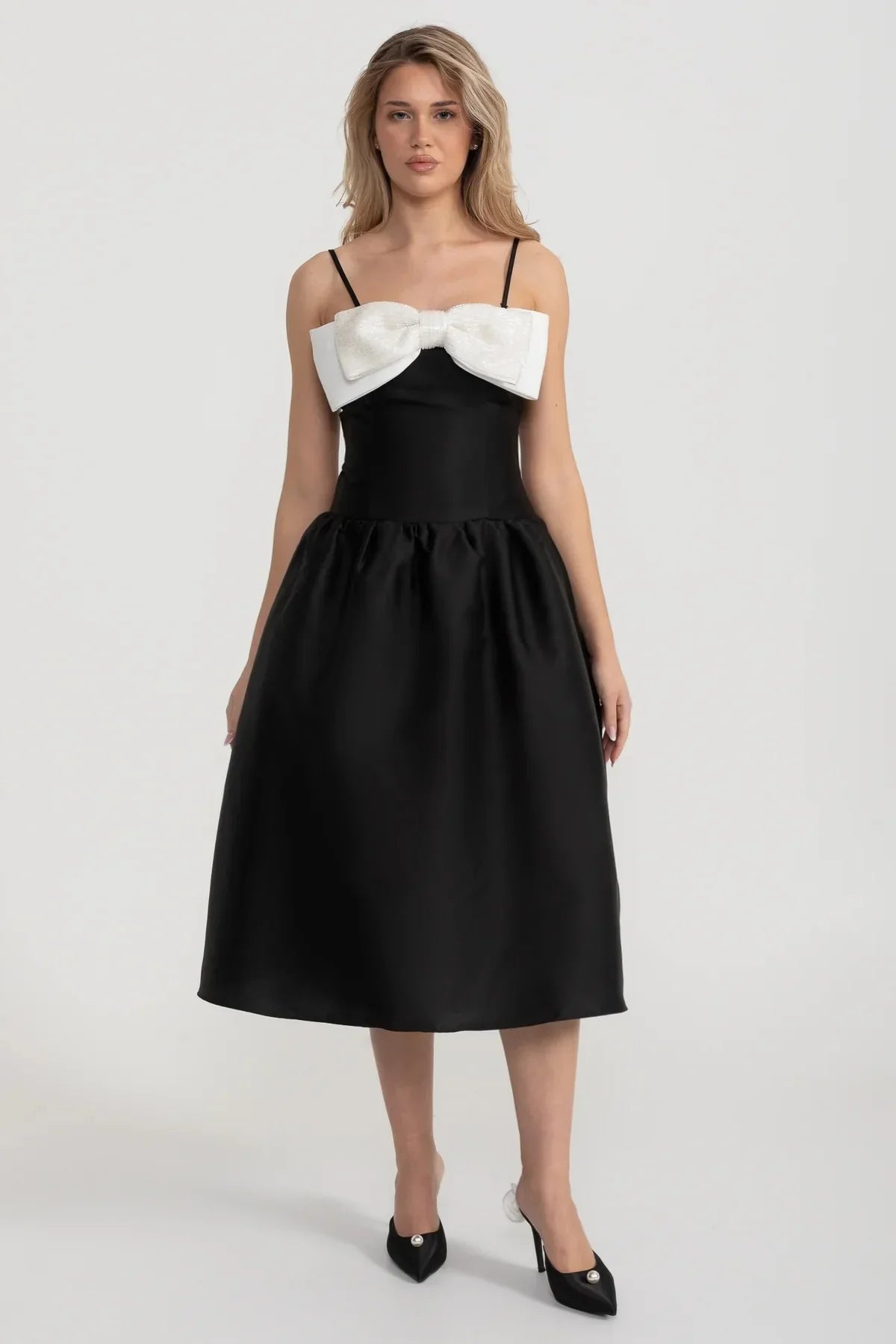 Vestido Mini Justo Sem Mangas Com Grande Laço Branco Proeminente - Preto