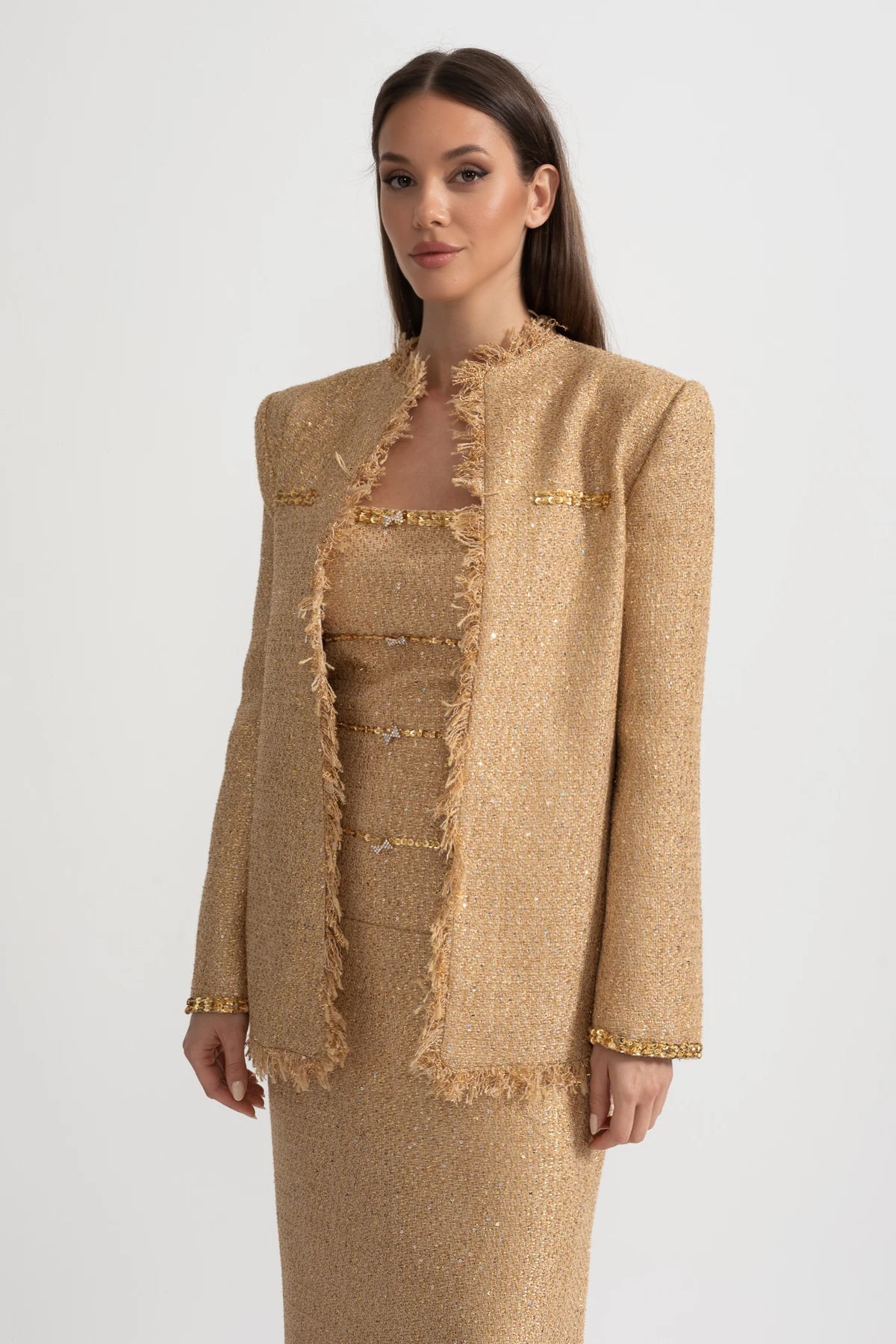 Casaco de Tweed Texturizado com Intricadas Aplicações de Lantejoulas e Acentos de Franjas - Dourado