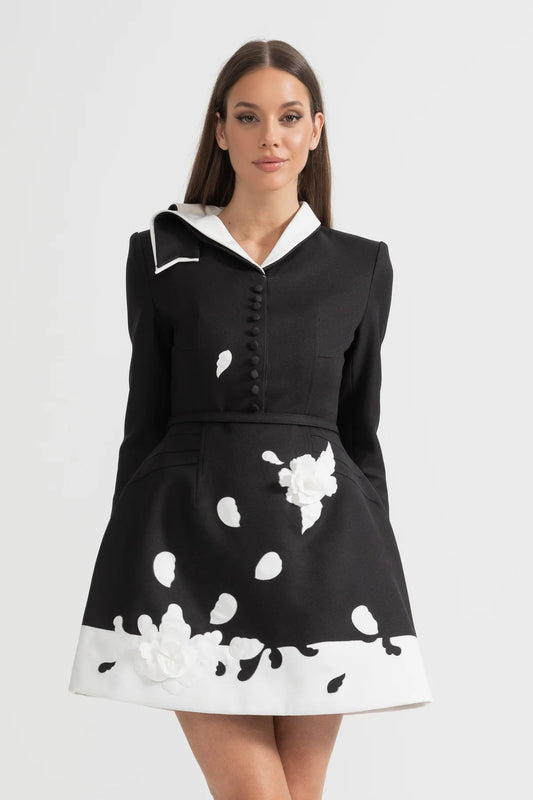 Vestido Floral Decorado Com Gola Branca Contraste E Flores De Tecido Decorativas - Preto