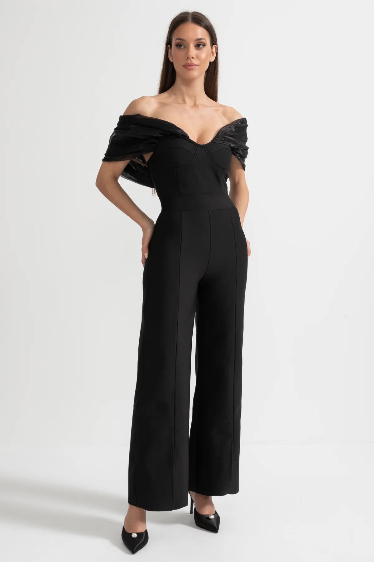 Macacão Off-Shoulder com Detalhes Transparentes Drapados - Preto