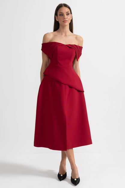 Conjunto Off-Shoulder Com Topo Com Detalhe Plissado E Saia Midi Com Acento De Fenda Frontal - Vermelho