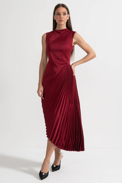 Vestido Assimétrico Sem Mangas com Detalhes Plissados - Vermelho