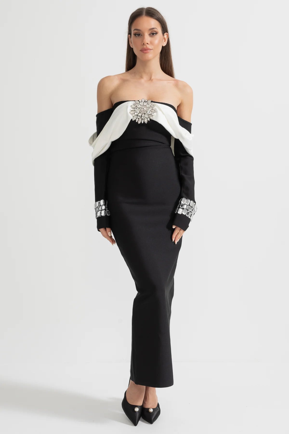 Vestido Elegante Off Shoulder Com Bustier Contrastante E Apliques Brilhantes - Preto