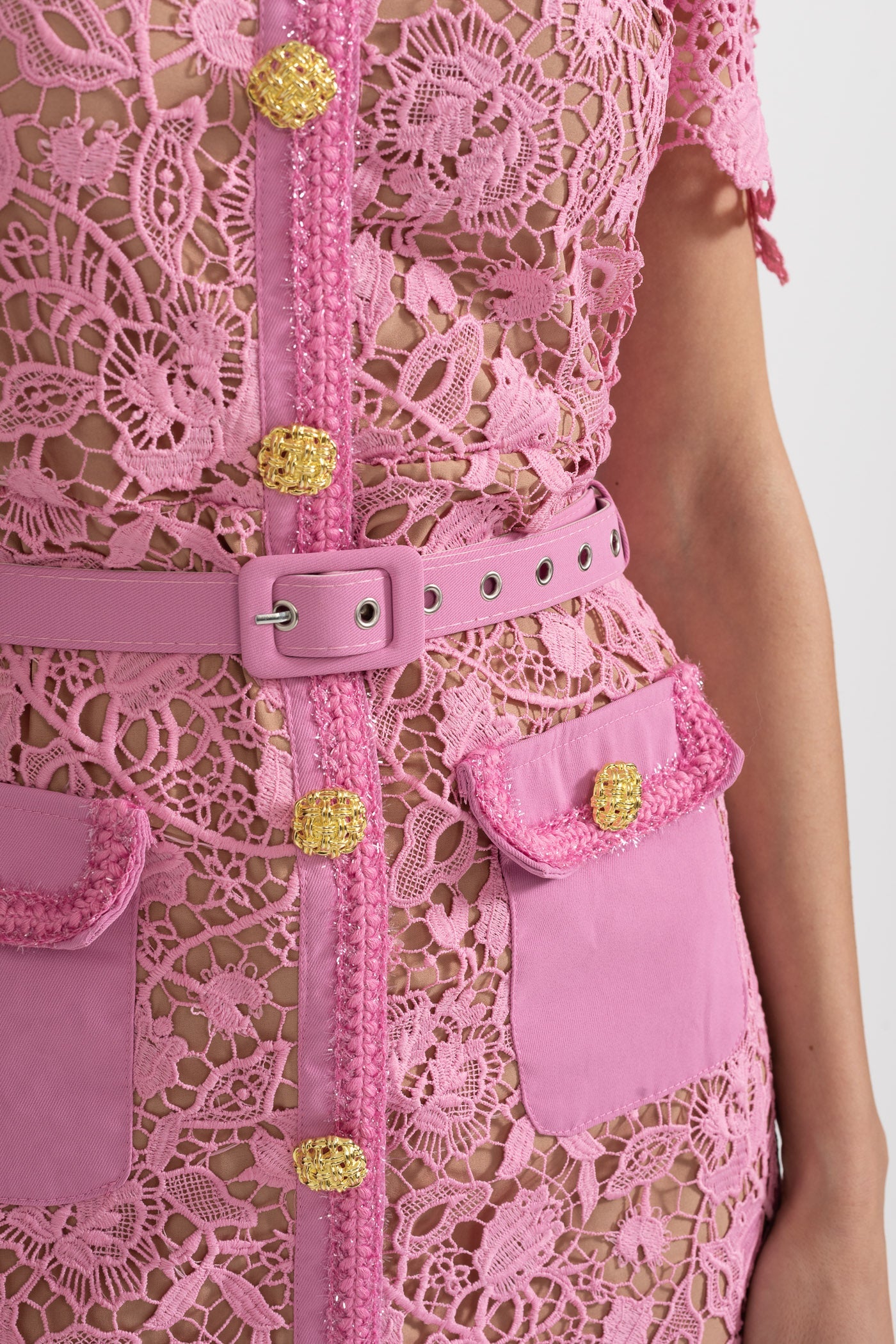 Exquisito Vestido Midi de Renda com Mangas Curtas - Rosa