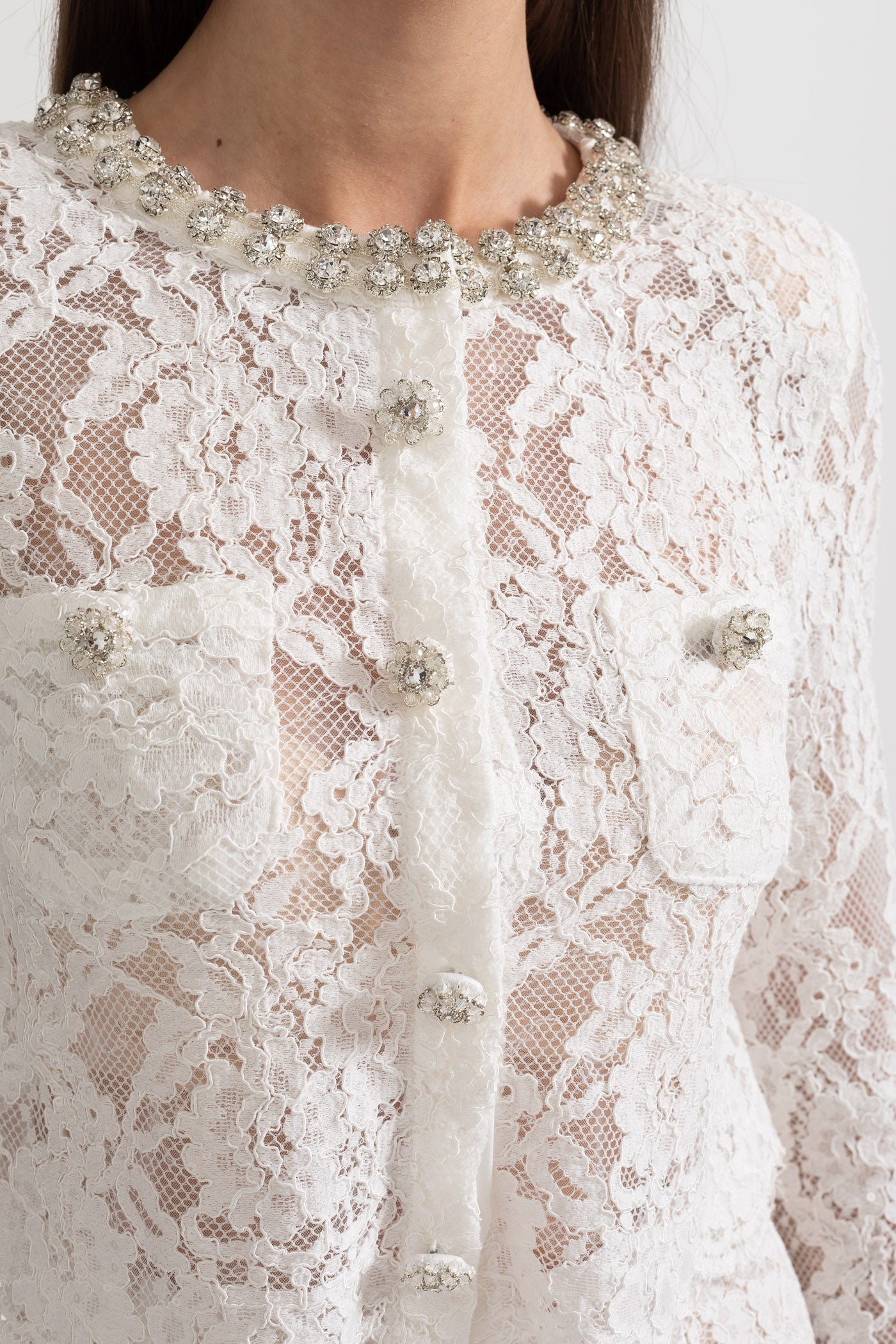 Conjunto de Renda com Detalhes Brilhantes no Decote e Saia Midi - Branco