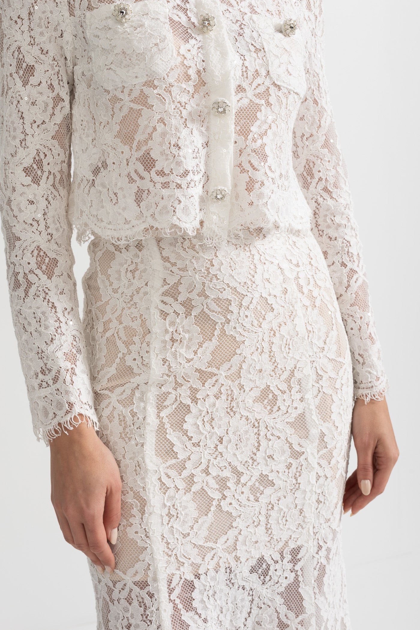 Conjunto de Renda com Detalhes Brilhantes no Decote e Saia Midi - Branco