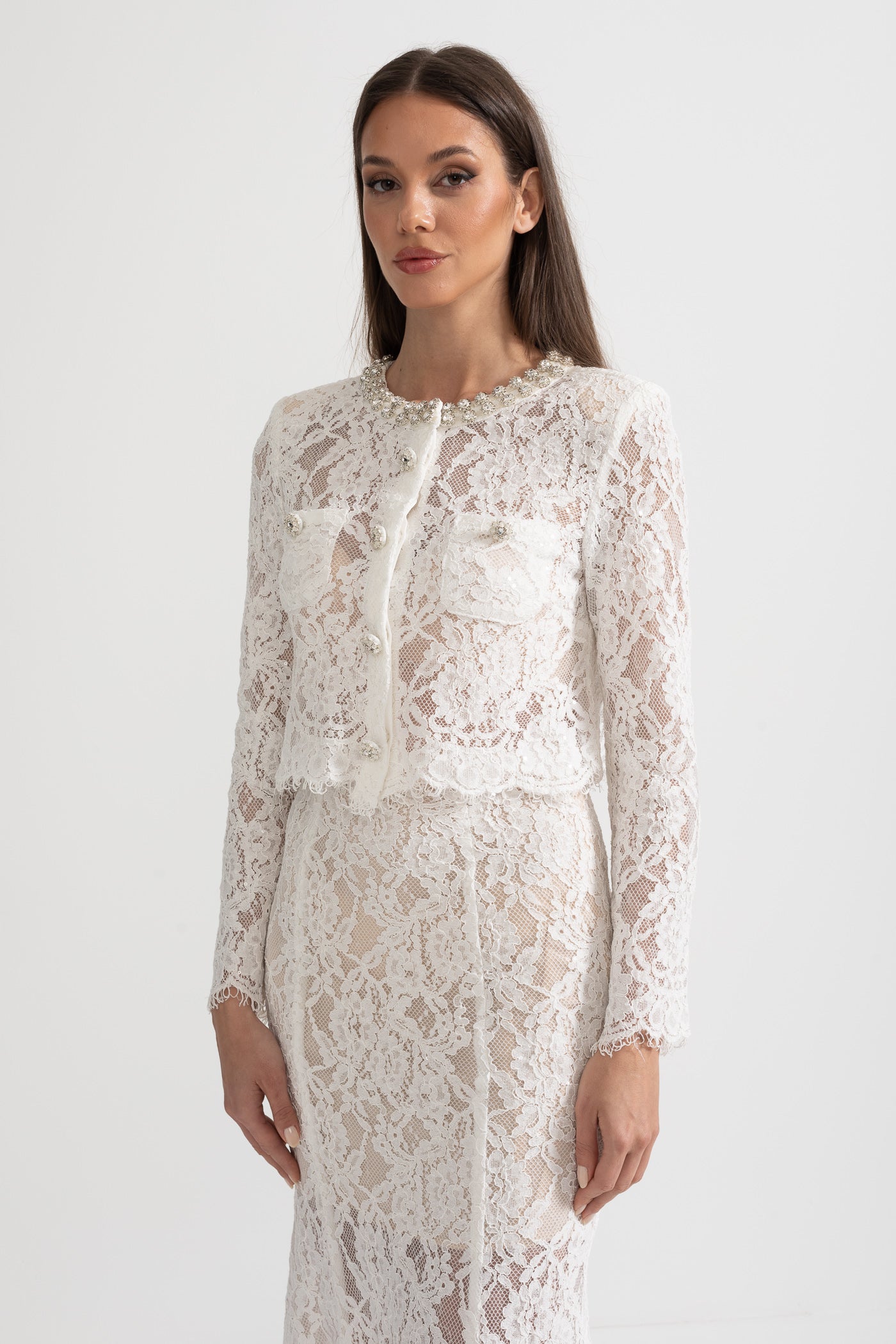 Conjunto de Renda com Detalhes Brilhantes no Decote e Saia Midi - Branco