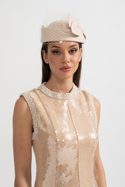 Chapéu Elegante Com Rede Delicada E Aplique Decorativo De Laço - Bege