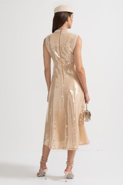 Vestido Elegante de Lantejoulas com Aplicações de Pérolas Brancas - Bege