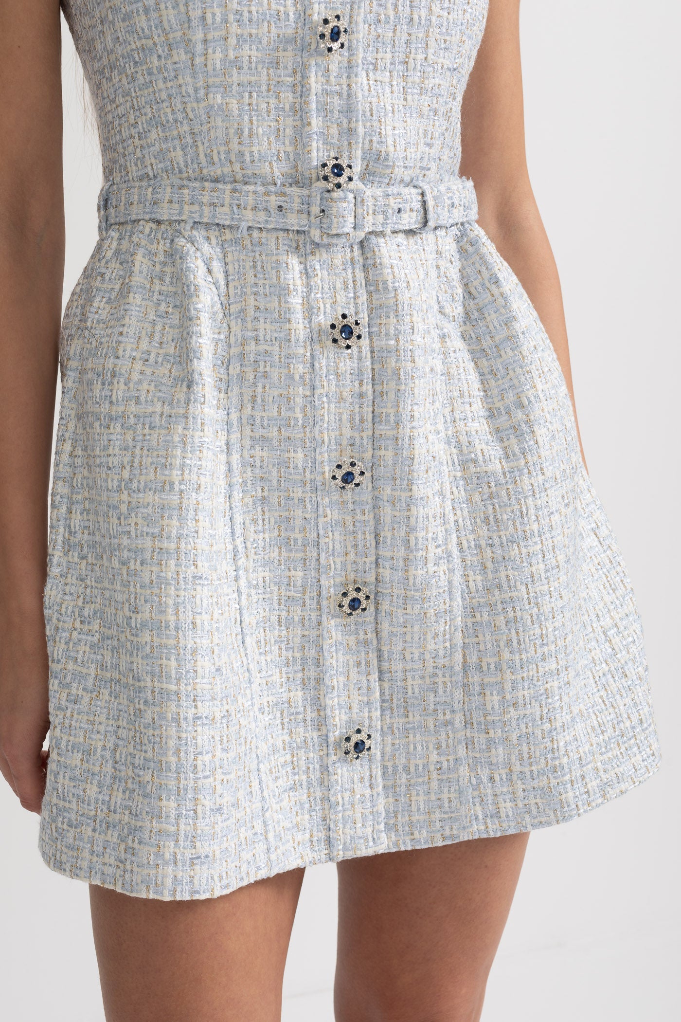 Vestido Mini Texturizado Com Corpete Justo E Botões Contrastantes - Azul Claro